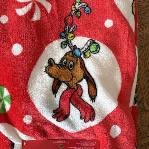 Dr. Seuss The Grinch Red Throw Blanket 50”x70” Max Christmas Cindy Lou Who NEW - Picture 4 of 7